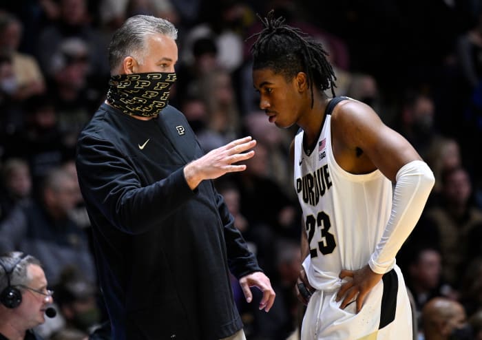 Coach Painter talks to Jaden Ivey on the sidelines.